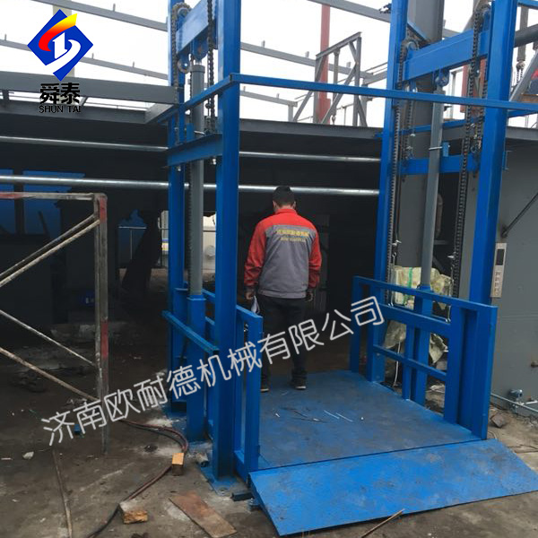 5吨货梯