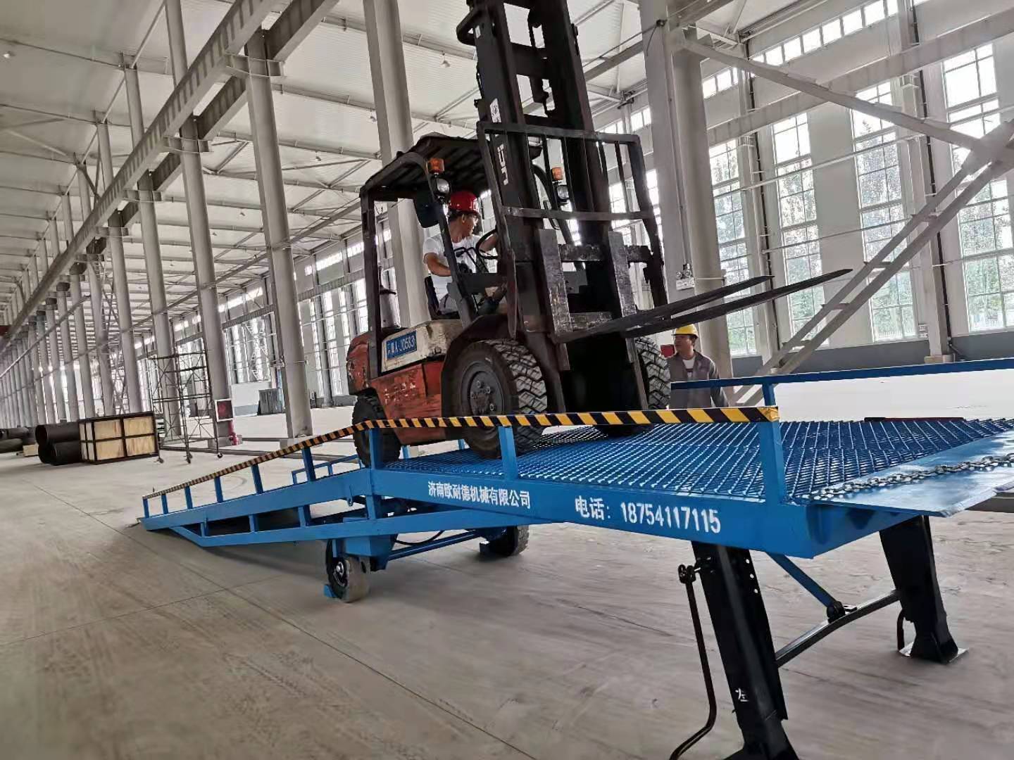 液压移动式登车桥
